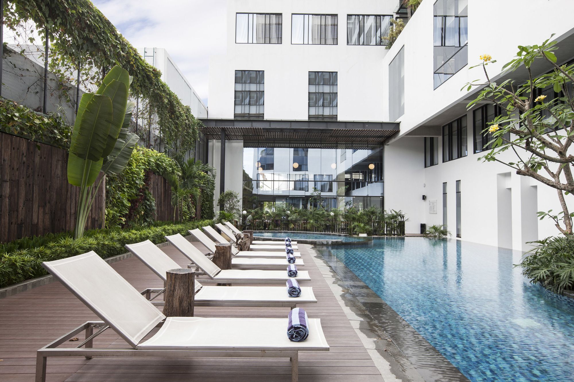 Gaia Cosmo Hotel Yogyakarta Ngoại thất bức ảnh